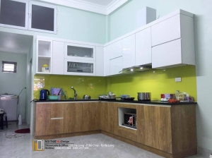 Thiết kế tủ bếp nhựa Picomat cánh phủ Laminate kết hợp Acrylic